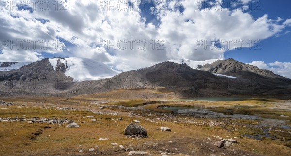 Plateau with glacier, Ak Shyrak Mountains, near Kumtor, Kara-Say, Tian Shan, Kyrgyzstan, Asia