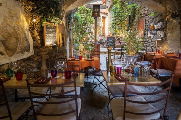 Restaurant, Bormes-les-Mimosas, Département Var, Provence-Alpes-Côte d'Azur, South of France, France, Europe