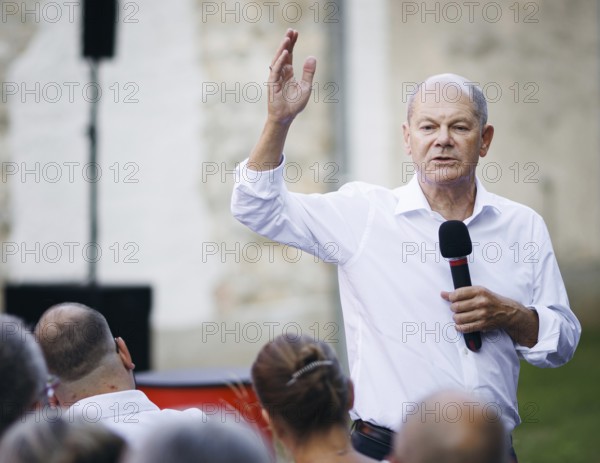Federal Chancellor Olaf Scholz, (SPD), pictured during a citizens' dialogue in Seelow. 29.08.2024