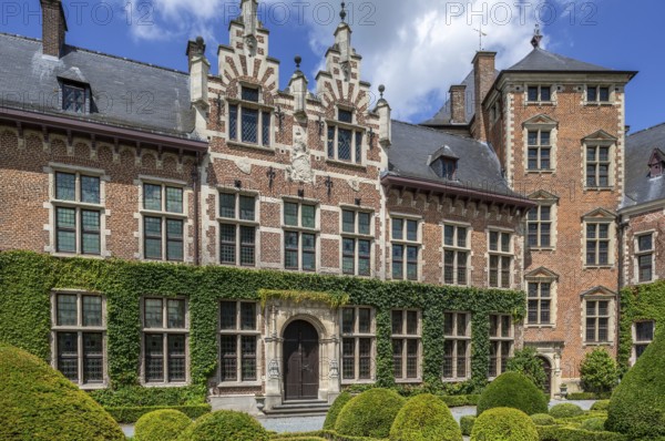 Kasteel van Gaasbeek courtyard, originally 13th century medieval fortified castle but renovated in the 19th century, Lennik, Flemish Brabant, Belgium, Europe