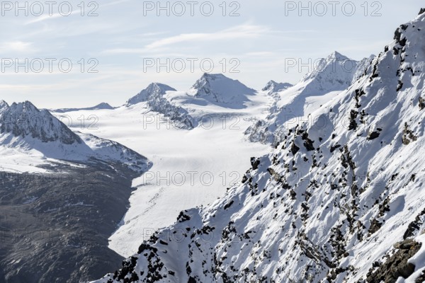 Mountain peak and glacier in the morning light, Gurgler Ferner with summit Falschungsspitze, Ötztal nature park Park, Ötztal Alps, Tyrol, Austria, Europe