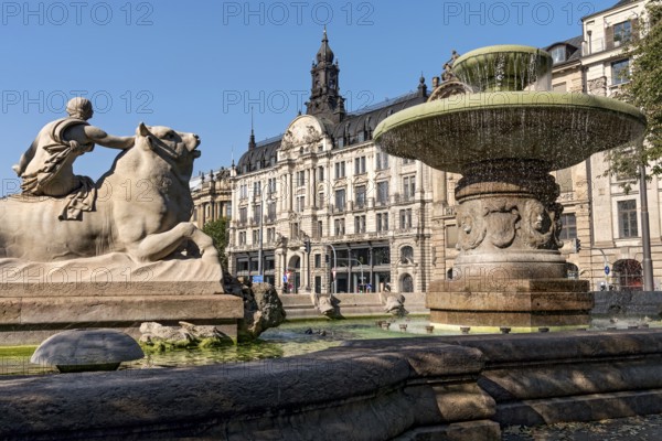 Wittelsbach Fountain, monumental Wittelsbach Fountain by Adolf von Hildebrand, sculpture of an Amazon on a bull, neoclassicism, Bernheimer House, palace by Friedrich von Thiersch and Martin Dülfer, neo-baroque, Lenbachplatz, Munich, Upper Bavaria, Bavaria, Germany, Europe
