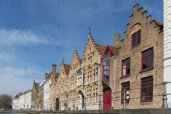 Traditional Flemish architecture, house, facade, craft, architectural style, building, Flemish, European, traditional, Flanders, house facade, Middle Ages, old, historical, well-kept, brick, brick, commercial city, brick facade, living, history, architectural history, Bruges, Belgium, Europe