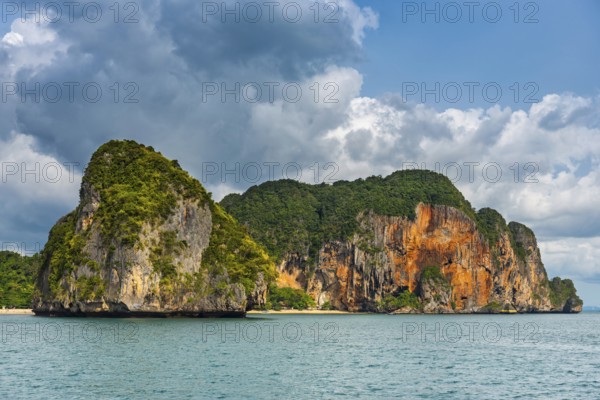 Island landscape near Krabi, stormy sky, thunderstorm, cloudy, weather, sky, storm clouds, nature, force of nature, sea, ocean, island, seascape, travel, tourism, seascape, climate, climate change, horizon, tropical, monsoon, season, season, holiday, chalk cliffs, exotic, bay, bay of the sea, rock, rocky, sandstone cliffs, coast, coastal landscape, landscape, nature, natural landscape, Siam, paradise, holiday paradise, seascape, Railay beach, Phuket, Thailand, Asia