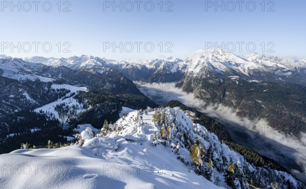 Snow-covered summit of the Jenner with viewing platform in autumn, view of the sea of clouds and Watzmann, Berchtesgaden National Park, Berchtesgaden Alps, Schönau am Königssee, Berchtesgadener Land, Bavaria, Germany, Europe