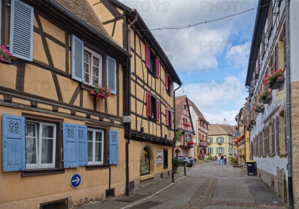 Well-kept half-timbered houses and floral decorations characterise the town centre of Eguisheim in Alsace. The town is classified as one of the Plus beaux villages de France. Eguisheim, Haut-Rhin, France, Europe