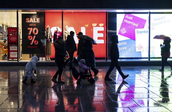 Sale, clearance sale at Galeria Kaufhaus an der Hauptwache, at Große Eschenheimer Straße and pedestrian zone Zeil, Frankfurt am Main, Hesse, Germany, Europe
