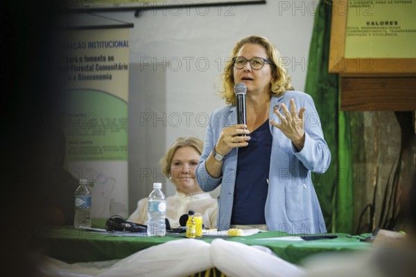 Svenja Schulze (SPD), Federal Minister for Economic Cooperation and Development, visits the cooperative of the traditional local population, COOMFLONA, in the Tapajos National Forest. Here she explains how copaiba oil is extracted from a tree. Tapajos National Forest, 19.07.2024. Photographed on behalf of the Federal Ministry for Economic Cooperation and Development