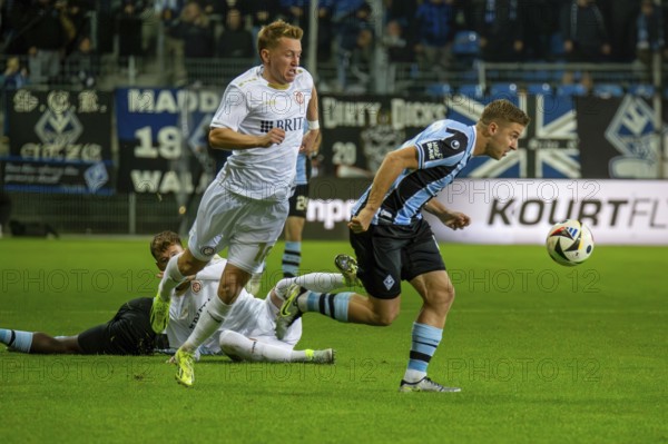 Football 3rd division, season 2024/25, matchday 12: Waldhof Mannheim against SV Wehen-Wiesbaden. On the ball: Martin Kobylanski (10, Mannheim)