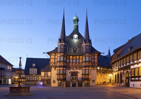 Market square with atmospherically illuminated town hall in the evening, Wernigerode, Harz, Saxony-Anhalt, Germany, Europe