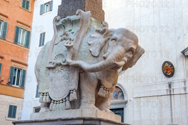 Elephant designed by Gian Lorenzo Bernini commissioned by Ercole Ferrata carrying small ancient Egyptian obelisk of Minerva Obelisco della Minerva, in the background Pantheon with large dome, Piazza della Minerva, Rome, Italy, Europe
