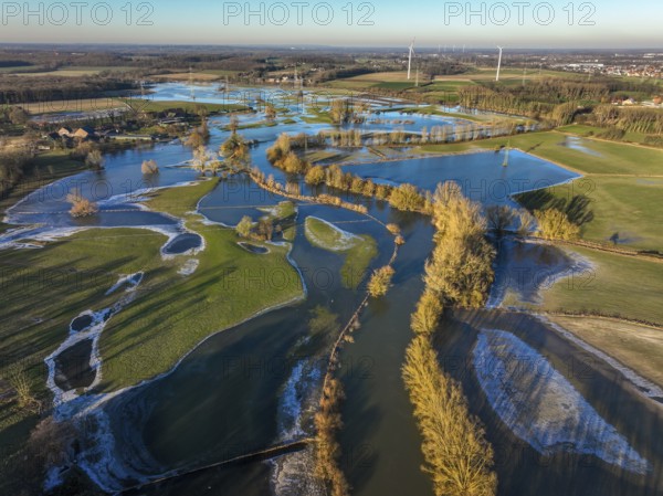 Selm, North Rhine-Westphalia, Germany, flood on the Lippe, river in the Ruhr area, the fields, the agricultural land of the farmers next to the watercourse are flooded, serve as retention areas, flood areas for flood protection, Europe