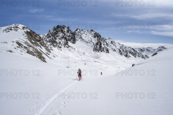 Ski tourer in mountain landscape with snow, ascent to Grialetsch Scharte, Bündner Haute Route, Albula Alps, Rhaetian Alps, Grisons, Switzerland, Europe