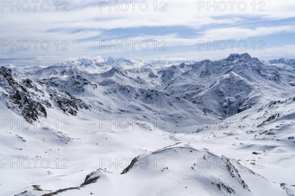 Mountain panorama with view of peaks of the Bernina group, view from Piz Grialetsch in winter, Grisons Haute Route, Albula Alps, Rhaetian Alps, Grisons, Switzerland, Europe