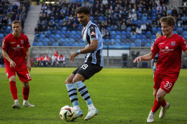 Football 3rd division, season 2024/25, matchday 32: Waldhof Mannheim vs SpVgg Unterhaching***On the ball: André Becker (39, Mannheim)