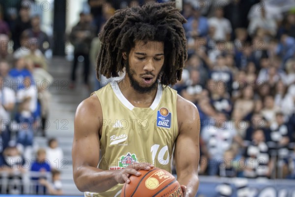 Easy Credit BBL, Basketball Bundesliga, Season 2024/25, Matchday 2: MLP Academics Heidelberg against RASTA Vechta. On the ball: Tyger Campbell (10, Vechta)