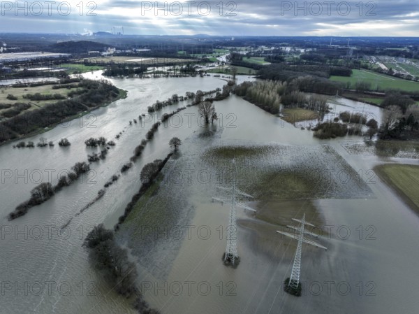 Marl-Haltern am See, North Rhine-Westphalia, Germany, Flooding on the Lippe, river in the Ruhr area, in Haltern-Lippramsdorf and Marl, HaLiMa for short, the flood protection dykes were renewed over a length of 5.6 kilometres. The existing dykes on the north and south banks of the Lippe were replaced by new, relocated dykes. A floodplain area of around 60 hectares was created. The fields and agricultural land of the farmers next to the watercourse are flooded and serve as retention areas and floodplains for flood protection, Europe