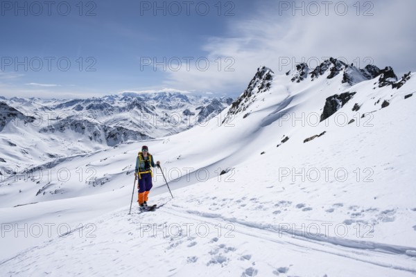 Ski tourers on the Graubünden Haute Route, ascent to the Scalettahorn, snow-covered mountains, winter in the Albula Alps, Graubünden, Switzerland, Europe
