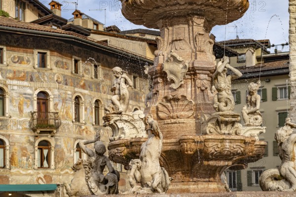 Fountain of Neptune and the painted façade of the Case Cazuffi Rella houses on Piazza del Duomo in Trento, Trentino, Italy, Europe