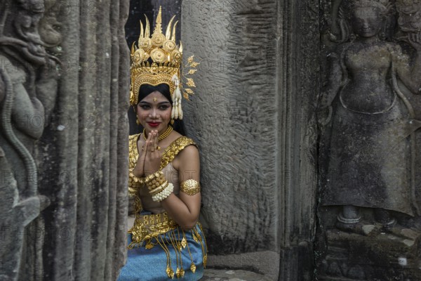 Young woman dressed as a temple dancer, Apsara, Bayon Temple, Angkor Wat, Angkor, UNESCO World Heritage Site, Siem Reap, Cambodia, Indochina, Southeast Asia, Asia