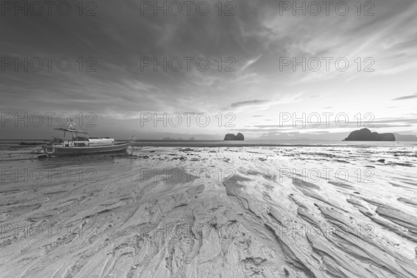 Structures in the sand, sunrise at low tide on the beach of Koh Ngai Island, Andaman Sea, Satun Province, Southern Thailand, Thailand, Asia