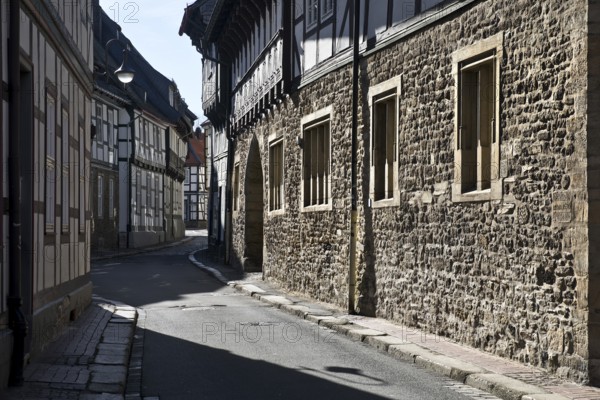 Narrow alley with half-timbered houses in the old town, UNESCO World Heritage Site, Goslar, Lower Saxony, Germany, Europe