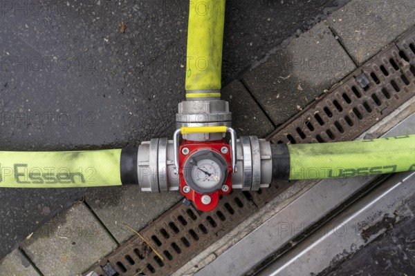 Fire engine, HLF, rescue fire fighting vehicle, fire engine with additional equipment for technical assistance, details, C-hose distributor with pressure gauge, manometer