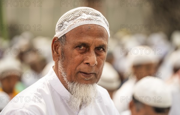 KAYAKUCHI, INDIA - MARCH 31: Muslims perform Eid al-Fitr prayer at Eidgah in Kayakuchi, India on March 31, 2025. Muslims around the world are celebrating the Eid al-Fitr holiday, which marks the end of the fasting month of Ramadan