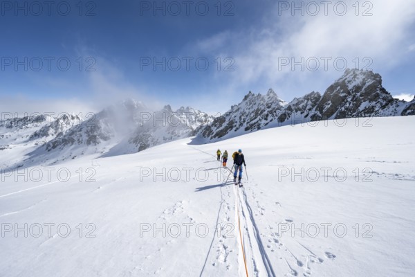 Ski tourer with rope, rope team on the Vadret da Porchabella glacier on the ascent to the summit of Piz Kesch, mountain landscape in winter, alpine tour, ski tour Bündner Haute Route, Albula Alps, Rhaetian Alps, Grisons, Eastern Switzerland, Switzerland, Europe