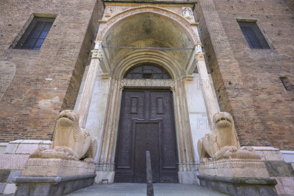 Side portal with lion figures, Cathedral of Santa Maria Assunta, Cremona, Province of Cremona, Italy, Europe