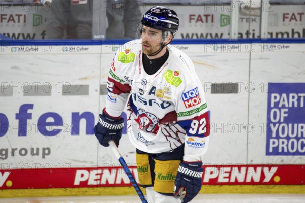 DEL, German Ice Hockey League season 2024/25, 52nd matchday: Adler Mannheim vs Eisbären Berlin***Picture: Marcel Noebels (92, Berlin)