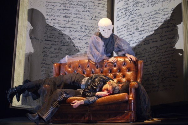 Silbel Limbird, Nairi Hadodo, Doga Gürer, Aithonas Avgoustakis, Kate Strong (Mary Shelley), Marc Brenner, FRANKENSTEIN (after Mary Shelley), photo rehearsal on 20.03.2025 at the Maxim Gorki Theatre, Berlin, premiere on 22.03.2025