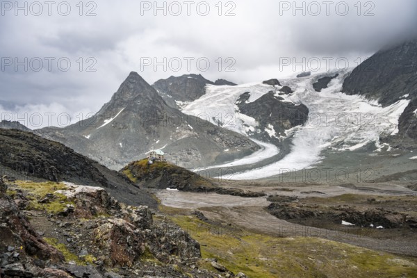 Mountain hut Cabane des Dix, mountain landscape, behind glacier Glacier de Cheilon, Valais, Western Alps, Switzerland, Europe