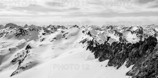 Mountain panorama with view of Scalettahorn summit, ascent to Piz Grialetsch in winter, Grisons Haute Route, black and white, Albula Alps, Rhaetian Alps, Grisons, Switzerland, Europe