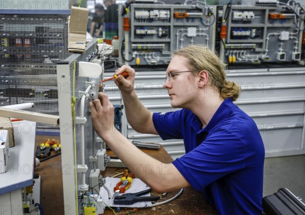 Remscheid, North Rhine-Westphalia, Germany - Trainees in electrical professions here during basic training, Vocational Training Centre of the Remscheid metal and electrical industry. - FOR EDITORIAL USE ONLY!