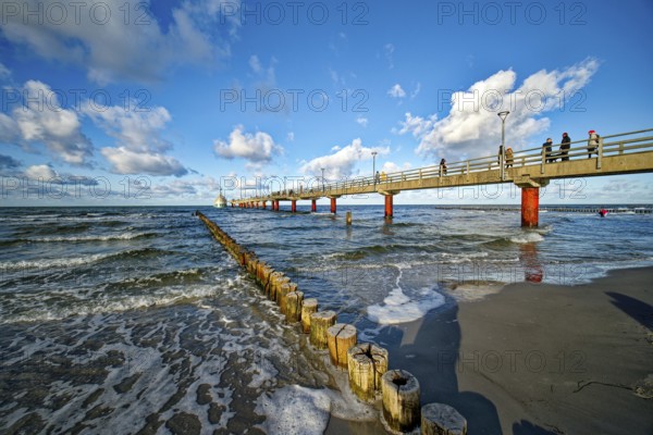 Diving gondola at the Zingst pier, cloudy mood, Zingst, Fischland-Darß-Zingst peninsula, Mecklenburg-Western Pomerania, Germany, Europe