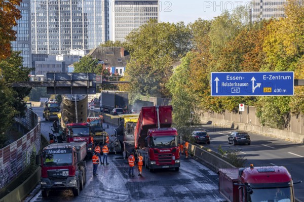 New whisper asphalt surface for the A40 motorway, in the city of Essen, direction Dortmund, 95, 000 square metres of porous asphalt will be laid over a distance of around 6 km, the motorway will be closed for 1 week, North Rhine-Westphalia, Germany, Europe