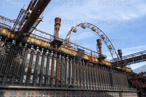 Coke ovens and sun wheel, Zollverein coking plant, UNESCO World Heritage Site, Essen, Ruhr area, North Rhine-Westphalia, Germany, Europe