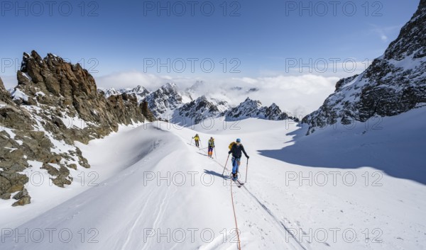 Ski tourer with rope, rope team on the Vadret da Porchabella glacier on the ascent to the summit of Piz Kesch, mountain landscape in winter, alpine tour, ski tour Bündner Haute Route, Albula Alps, Rhaetian Alps, Grisons, Eastern Switzerland, Switzerland, Europe