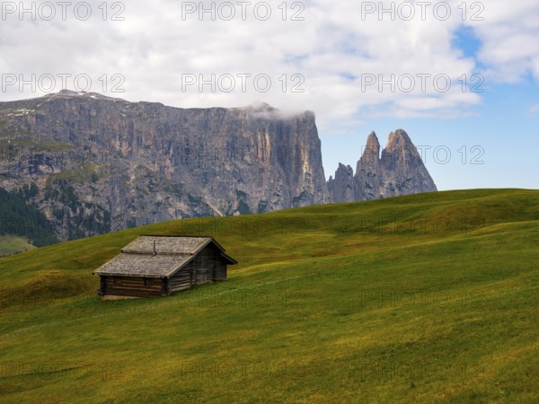 Alpine hut in front of the Sciliar, Punta Santner, Dolomites, Alpe di Siusi, South Tyrol, Italy, Europe
