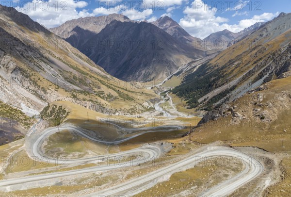 Mountain landscape with serpentines, mountain pass to Kumtor, Tien Shan, Yssykköl region, Kyrgyzstan, Asia