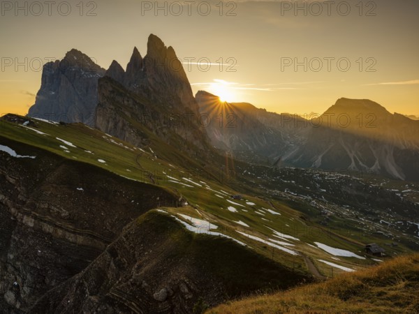 Fermeda Towers, Odle peaks at sunrise, Seceda, Puez-Odle nature park Park, Dolomites, South Tyrol, Italy, Europe
