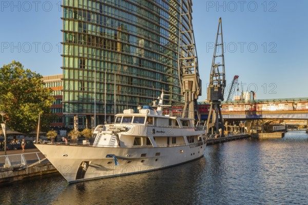 West Quay at Crossrail Station, Canary Wharf, London, England, United Kingdom, London, South of England, United Kingdom, Europe