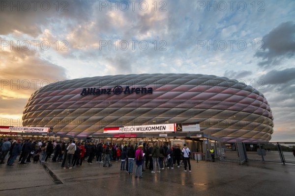 Spectators, fans, queue, waiting for admission, UEFA Nations League international match Germany vs. Netherlands, Allianz Arena, evening mood, Munich, Bavaria, Germany, Europe