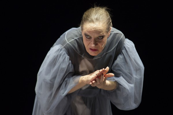 Kate Strong (Mary Shelley), FRANKENSTEIN (after Mary Shelley), photo rehearsal on 20.03.2025 at the Maxim Gorki Theatre, Berlin, premiere on 22.03.2025