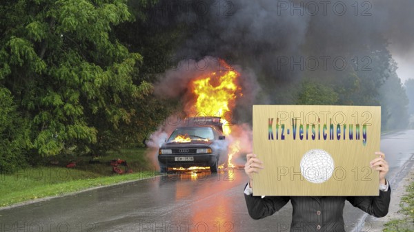 Symbolic image, insurance claim, car insurance, fire, road accident, car, crash, consequential costs, loss of earnings, consequences of an accident, workshop, repair, police, court, causes of accident, damage report, high repair costs, hire car, amount of money, Germany, international, Europe