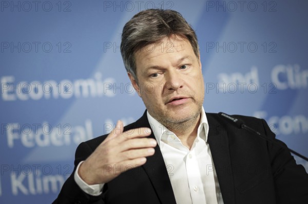 Robert Habeck, Federal Minister for Economic Affairs and Climate Protection and Vice Chancellor, in a press statement following the joint meeting with the security and defence industry. Berlin, 27.03.2024