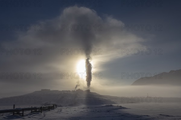 Oil production in the Arctic, oil pumping station on the Trans Alaska Pipeline in winter, Brooks Range, North Slope, Alaska, USA, North America