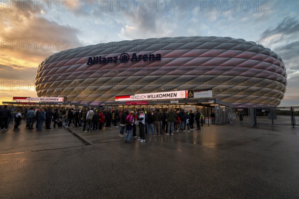 Spectators, fans, queue, waiting for admission, UEFA Nations League international match Germany vs. Netherlands, Allianz Arena, evening mood, Munich, Bavaria, Germany, Europe