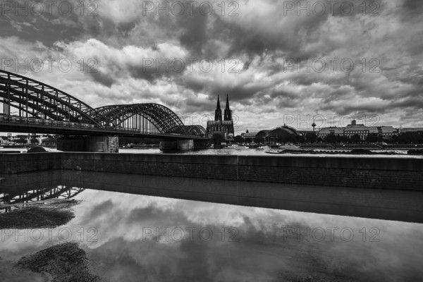 Hohenzollern Bridge, Cologne Cathedral, Central Station and Musical Dome, Cologne, North Rhine-Westphalia, Germany, Europe